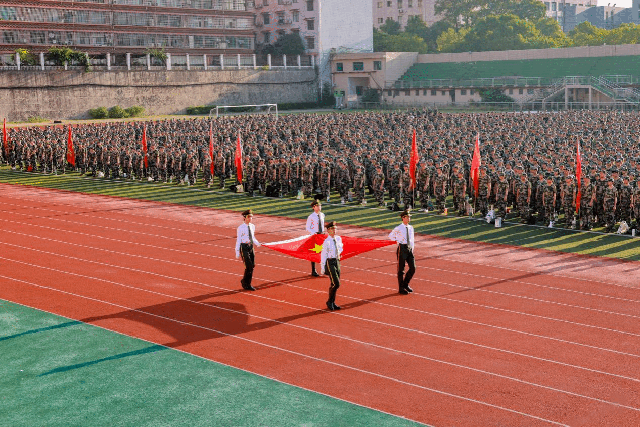KY官网举行2025级本科新生军训动员大会